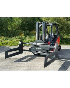 Bolzoni Silver Line Ballenklammer mit integriertem Seitenschub, montiert am Gabelstapler