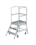 Podestleitern aus Aluminium sind leicht, verfahrbar und gewährleisten Sicherheit.
