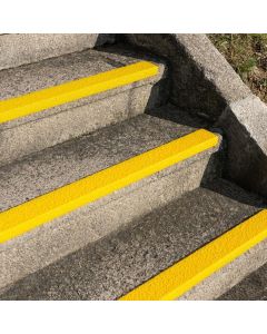 Mit den 1A-Tapes Antirutschprofilen R13 sichern Sie Au&szlig;entreppen dauerhaft gegen Rutschunf&auml;lle bei N&auml;sse und Schmutz.