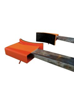 Nahaufnahme der Greifbacken – mit rutschhemmender Beschichtung für sicheren Halt auf den Gabelzinken.